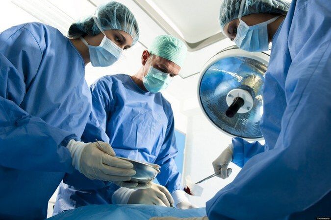 Gaixotutako artikulazio batean kirurgia egiteko prozesua