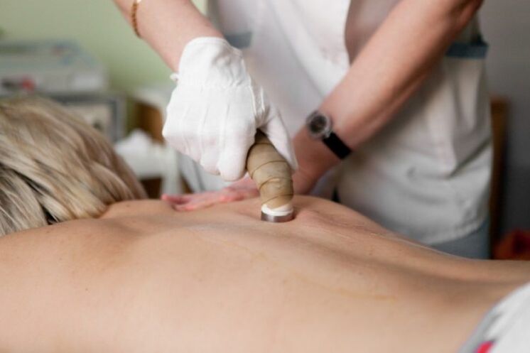 Osteokondrosi torazikoaren tratamendurako prozedura fisioterapeutikoa, bertaratutako medikuak agindutakoa.